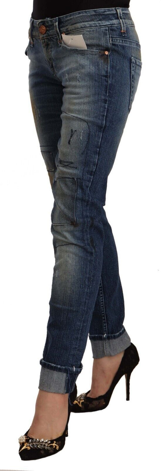 Acht – Blau verwaschene Slim-Fit-Jeans mit niedriger Taille und umgeschlagenem Saum