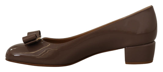 Salvatore Ferragamo Elegante Pumps in Caraway-Braun mit Vara-Schleife