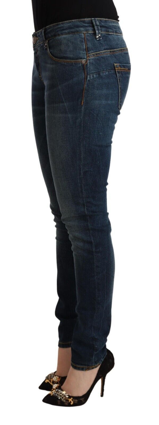 Acht – Slim Fit Jeans aus gewaschener Baumwolle mit niedriger Taille in Blau