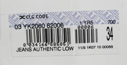 Acht Straight Fit Jeans mit niedriger Taille in blauer Waschung