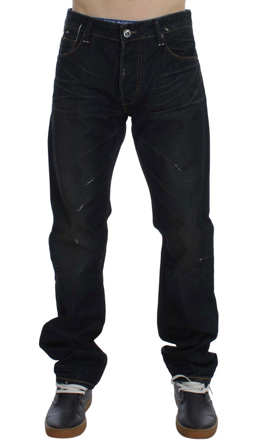Acht Straight Fit Jeans aus Baumwolldenim in blauer Waschung