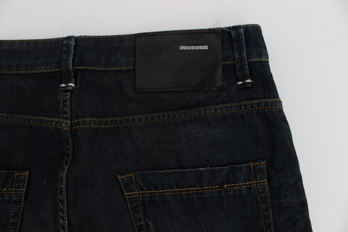 Acht Straight Fit Jeans aus Baumwolldenim in blauer Waschung