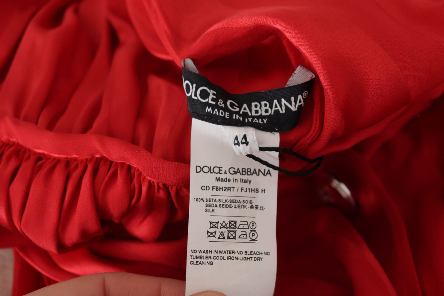 Dolce & Gabbana – Rotes Midikleid aus Satinseide mit Knopfleiste und Gürtel