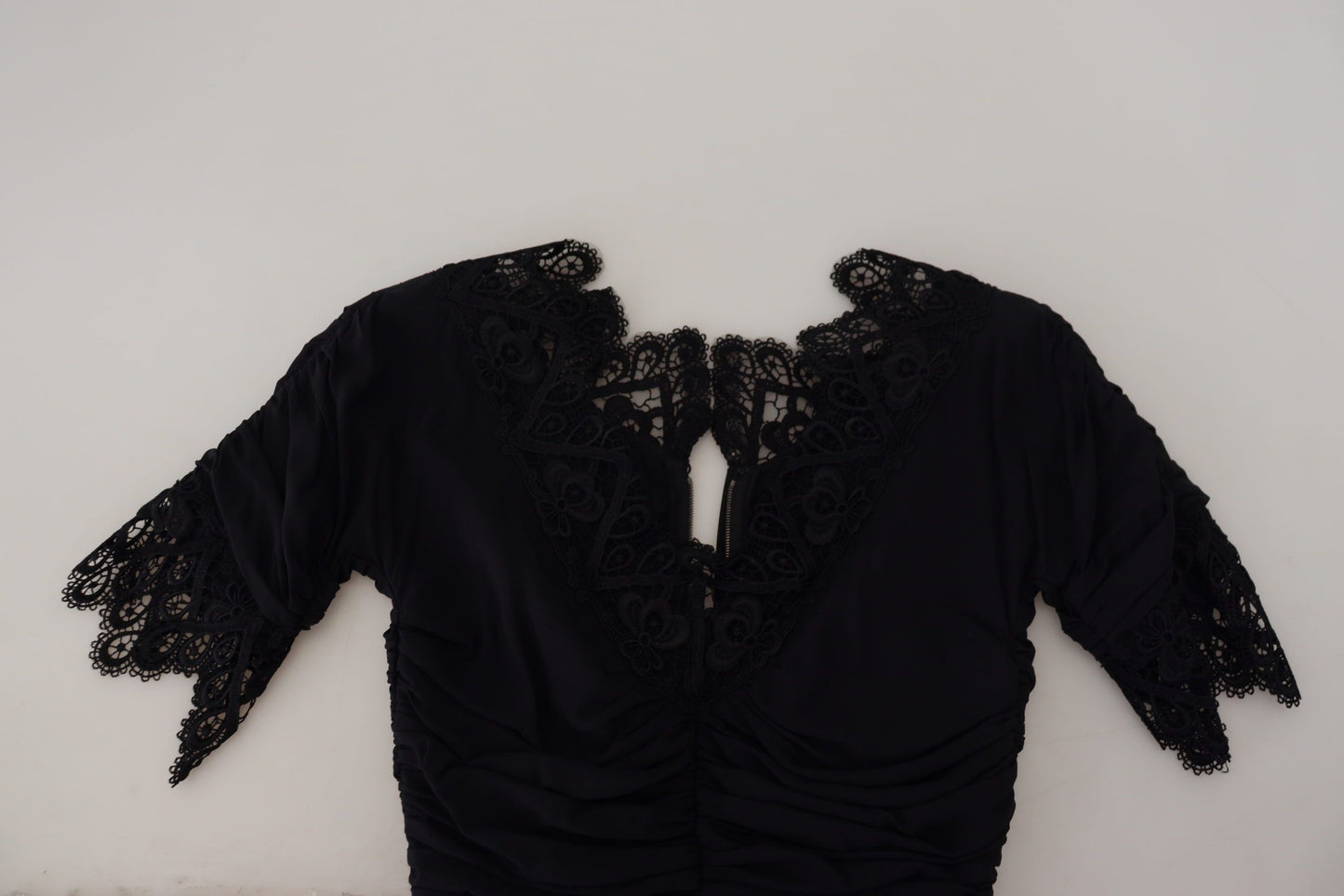 Dolce & Gabbana – Schwarzes, figurbetontes Midi-Etuikleid aus Spitze und Seide