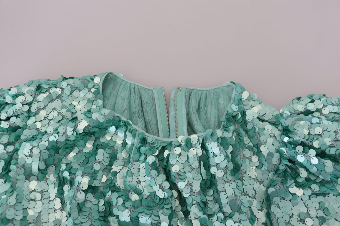 Dolce & Gabbana – Blaues, paillettenbesetztes, plissiertes Aline-Midikleid aus Nylon