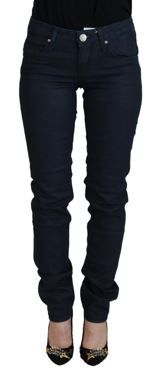 Acht Blaue, schmal geschnittene Damen-Jeans aus Baumwolle mit niedriger Taille