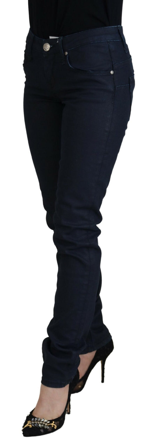 Acht Blaue, schmal geschnittene Damen-Jeans aus Baumwolle mit niedriger Taille