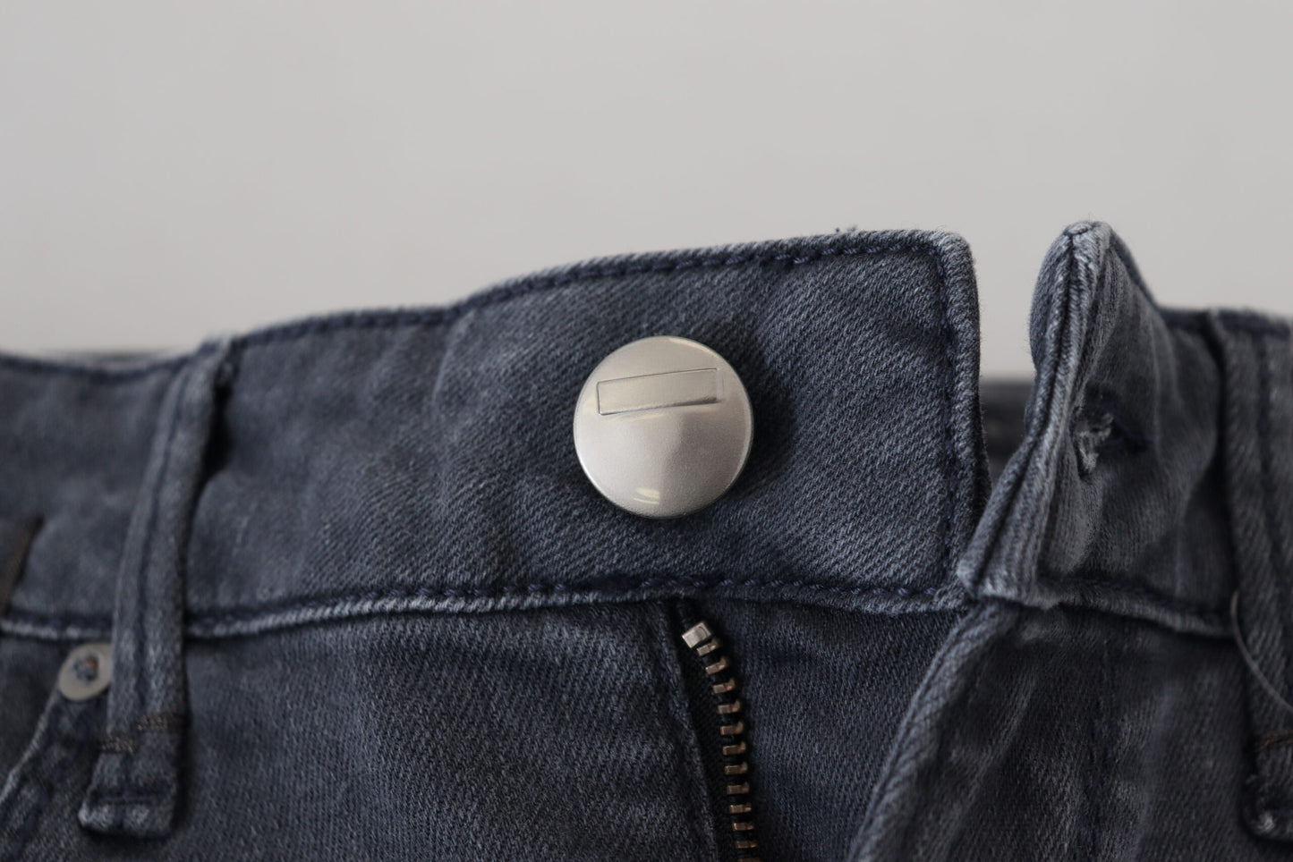 Acht Graue Skinny-Jeans aus Baumwolle mit niedriger Taille für Damen