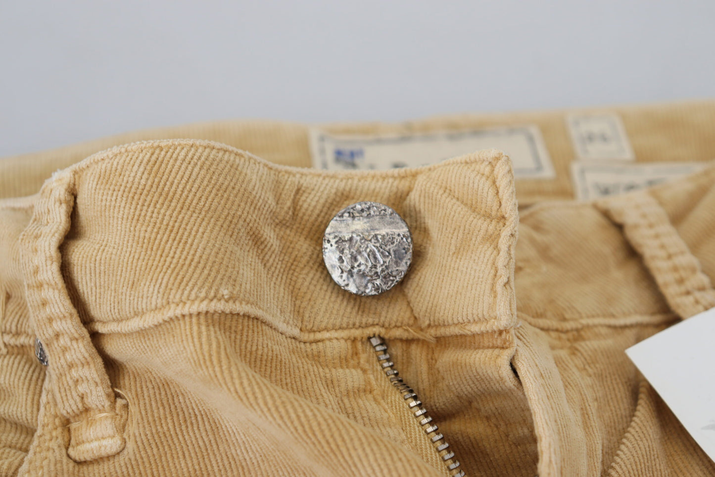 Acht Braune Baumwollcord-Jeans mit niedriger Taille für Damen