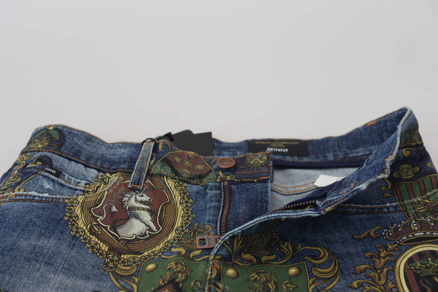 Dolce & Gabbana – Slim Fit-Jeans aus Baumwolle mit blauem Medaillendruck