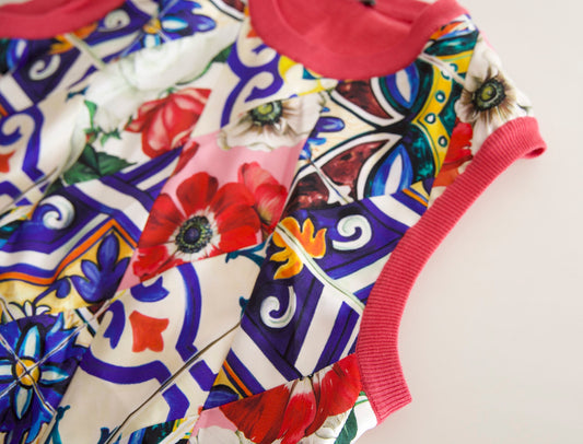 Dolce & Gabbana – Mehrfarbiges Tanktop mit Rundhalsausschnitt und Majolika-Blumenmuster