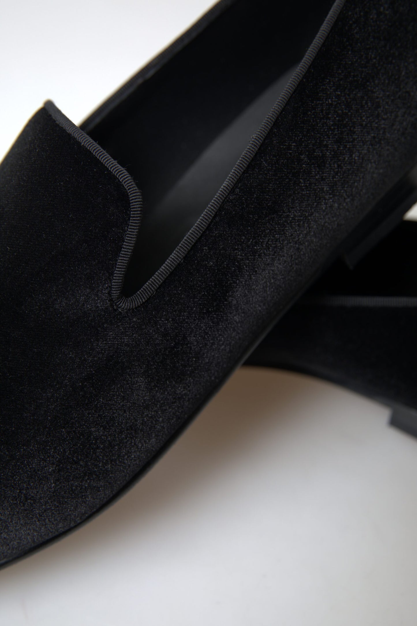 Dolce & Gabbana – Schwarze Loafer aus Samt, formelle Schuhe
