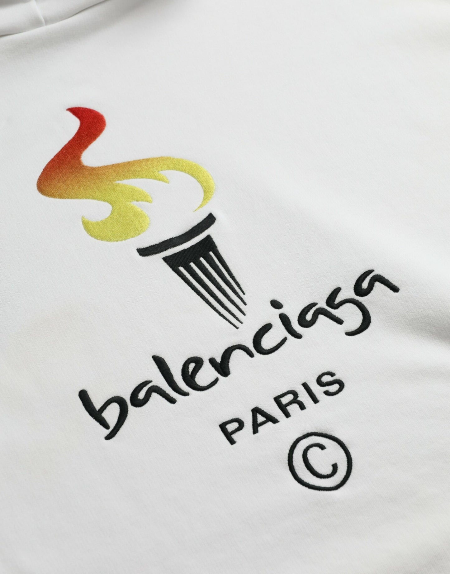 سويت شيرت بغطاء رأس وشعار من Balenciaga مصنوع من القطن الأبيض