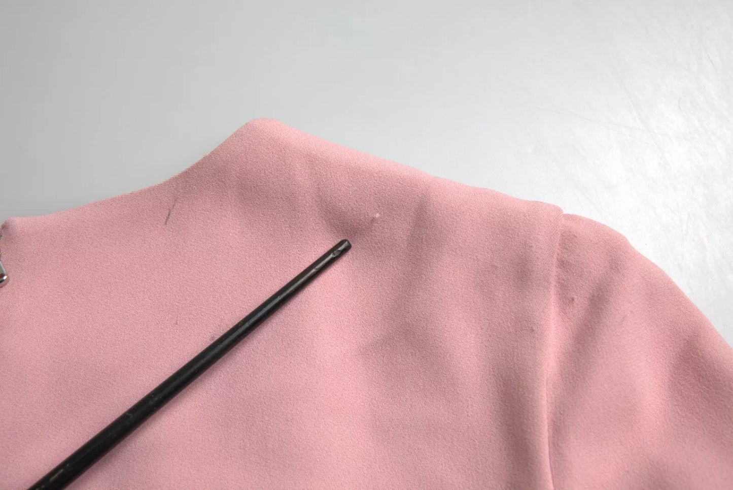 Dolce & Gabbana – Rosafarbenes A-Linien-Kleid aus Viskose mit ausgestellten Ärmeln