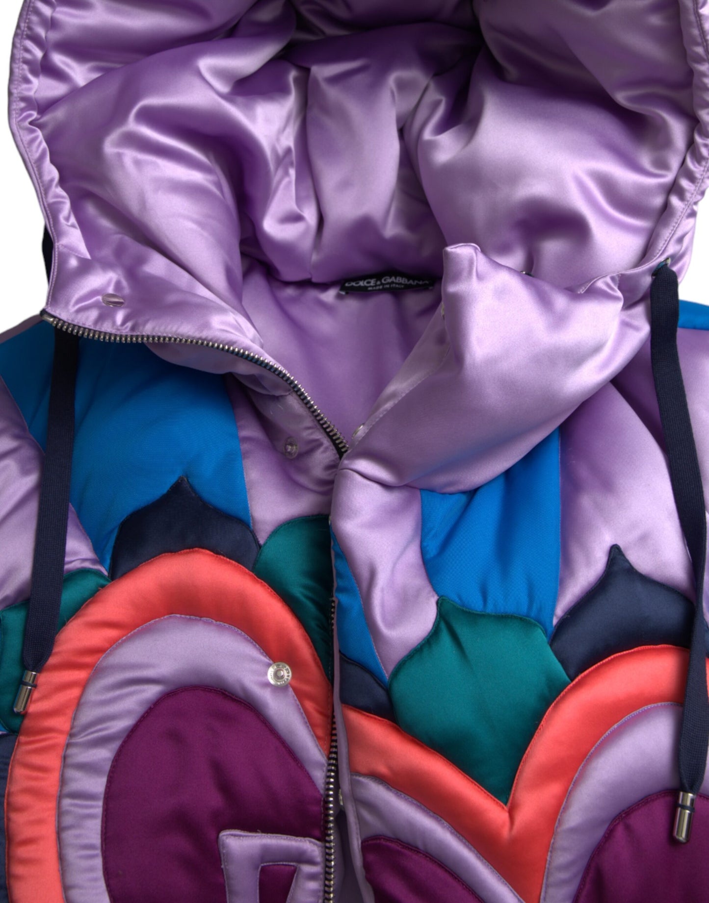 Dolce & Gabbana – Pufferjacke mit Kapuze und mehrfarbigem Herzlogo