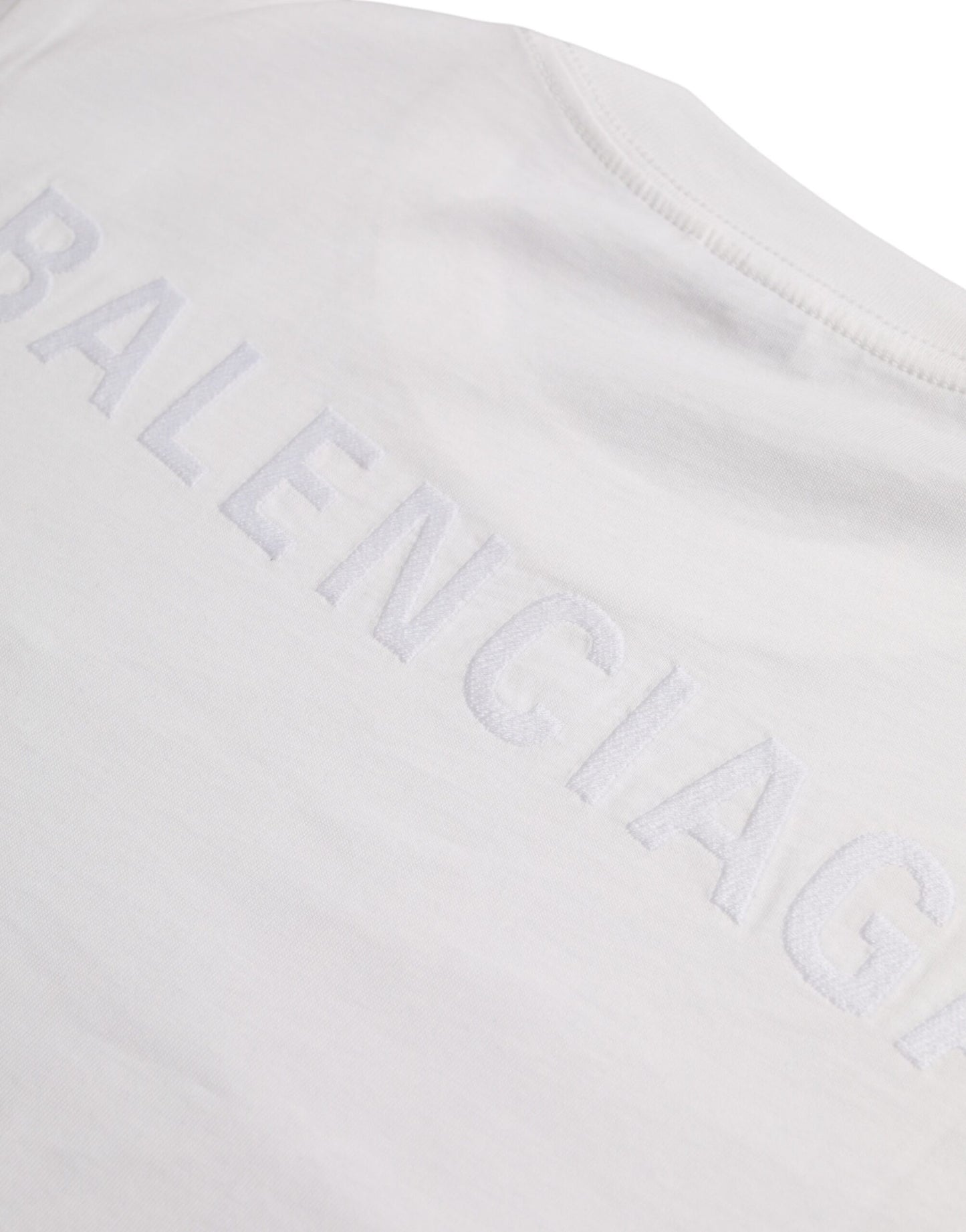 تي شيرت Balenciaga أبيض من القطن برقبة دائرية وأكمام قصيرة