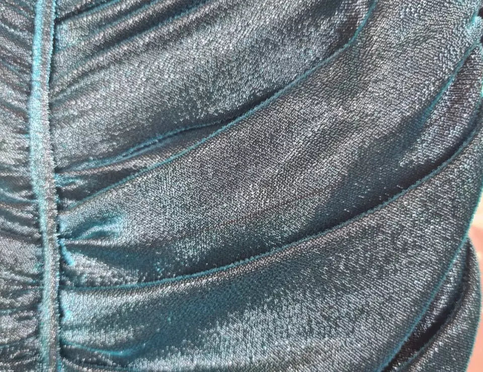 Türkisfarbenes, drapiertes Midikleid mit Bustier-Oberteil von Dolce & Gabbana.