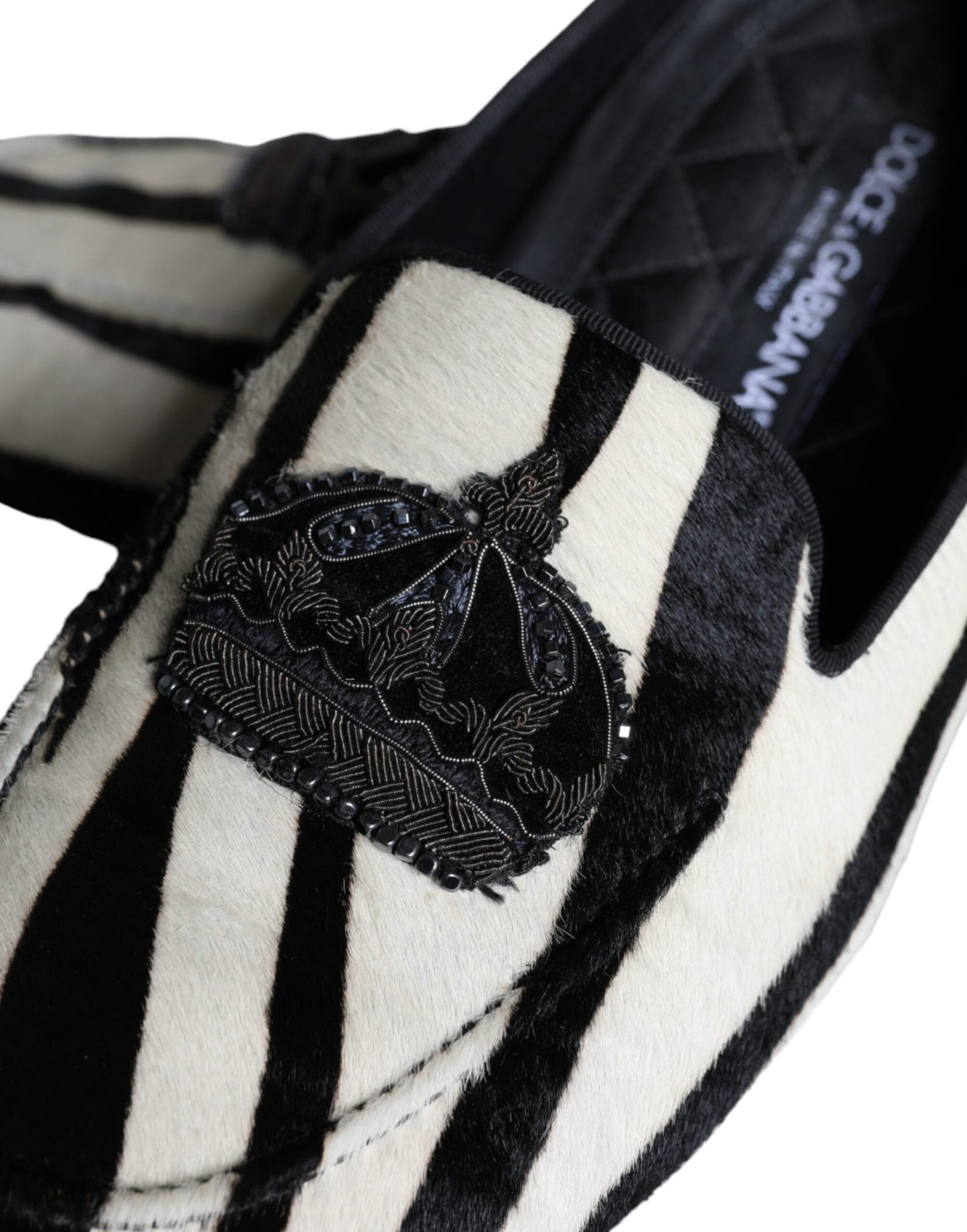 Dolce & Gabbana – Slipper mit Kalbsfell in Schwarz und Weiß Herren Schuhe