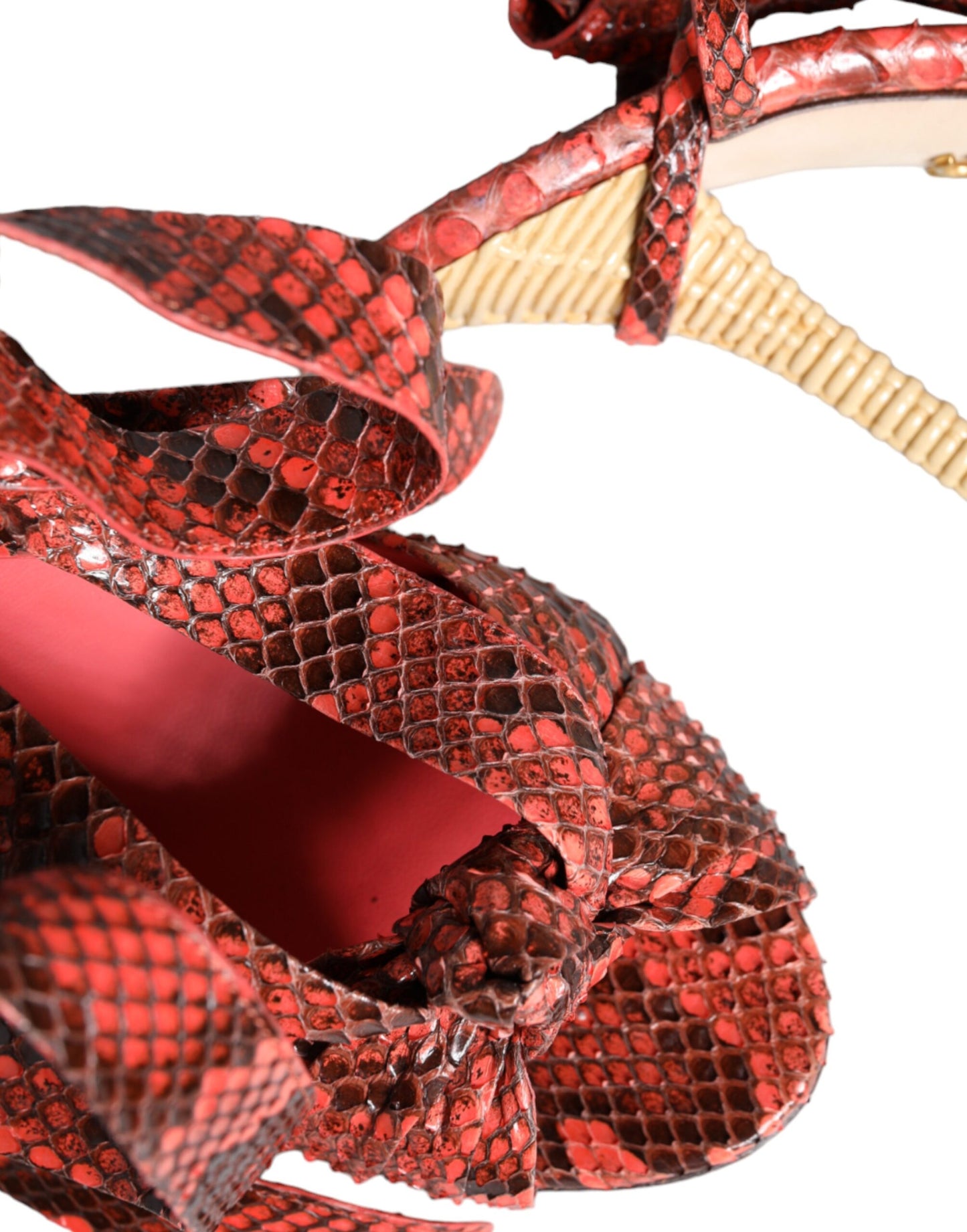 Dolce & Gabbana Korallenrote Exotische Leder Heels Sandalen Schuhe