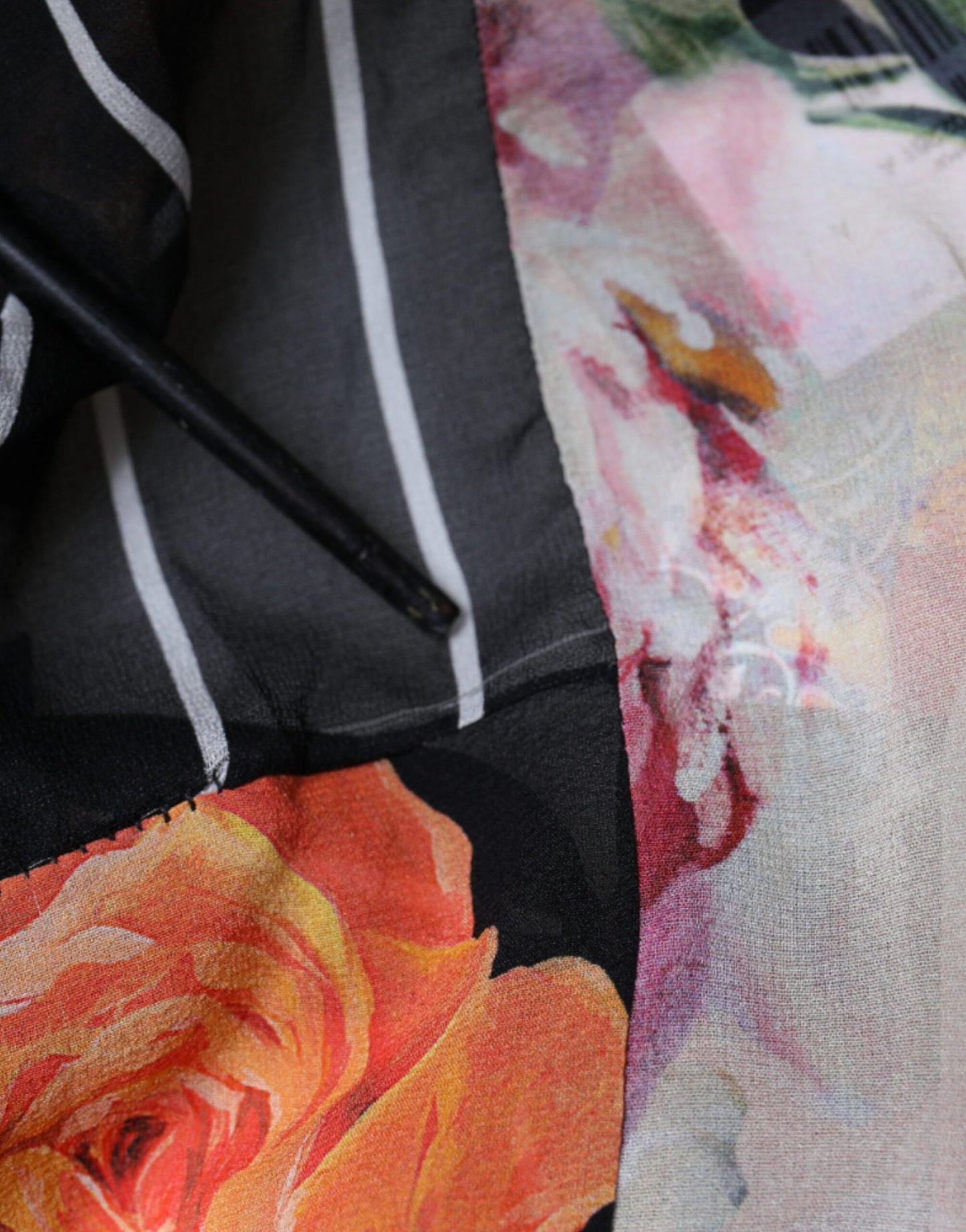 Dolce & Gabbana – Mehrfarbiges Patchwork-Blusetop aus Seide mit Kragen