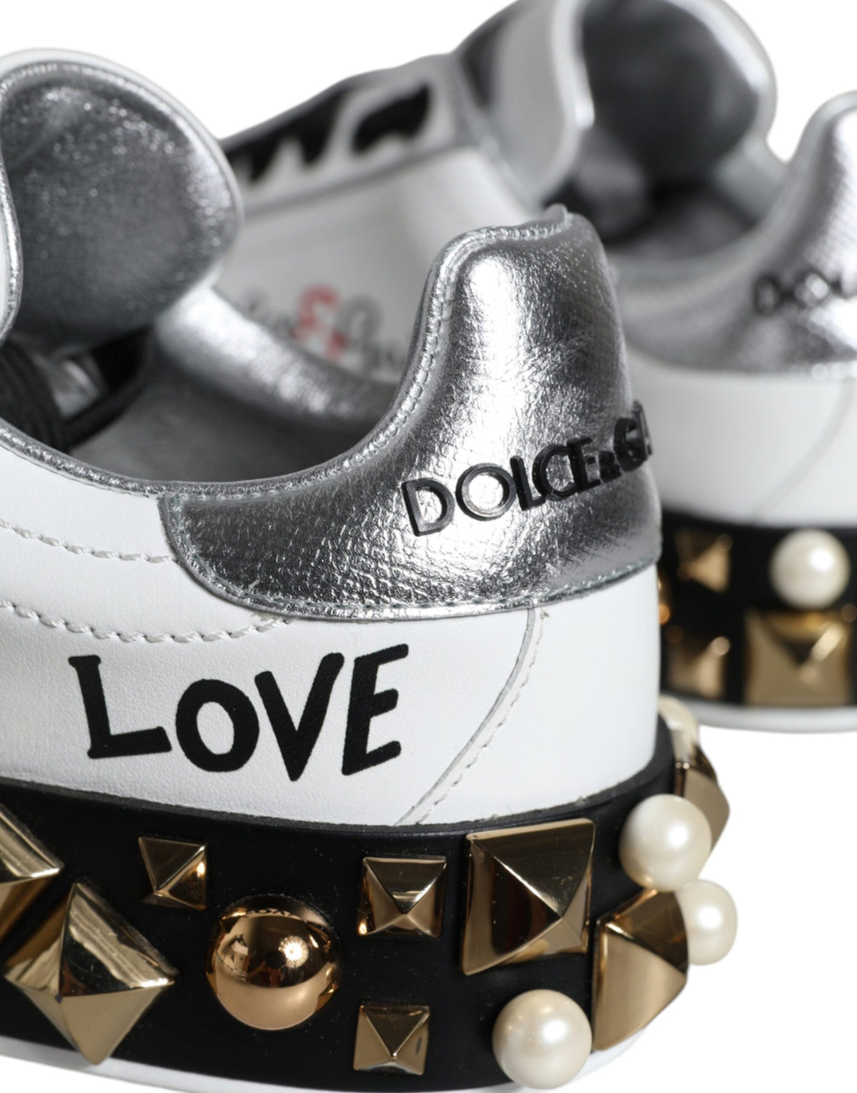 Dolce & Gabbana – Weiße Sneakers aus Leder mit Blumen- und Nietenbesatz