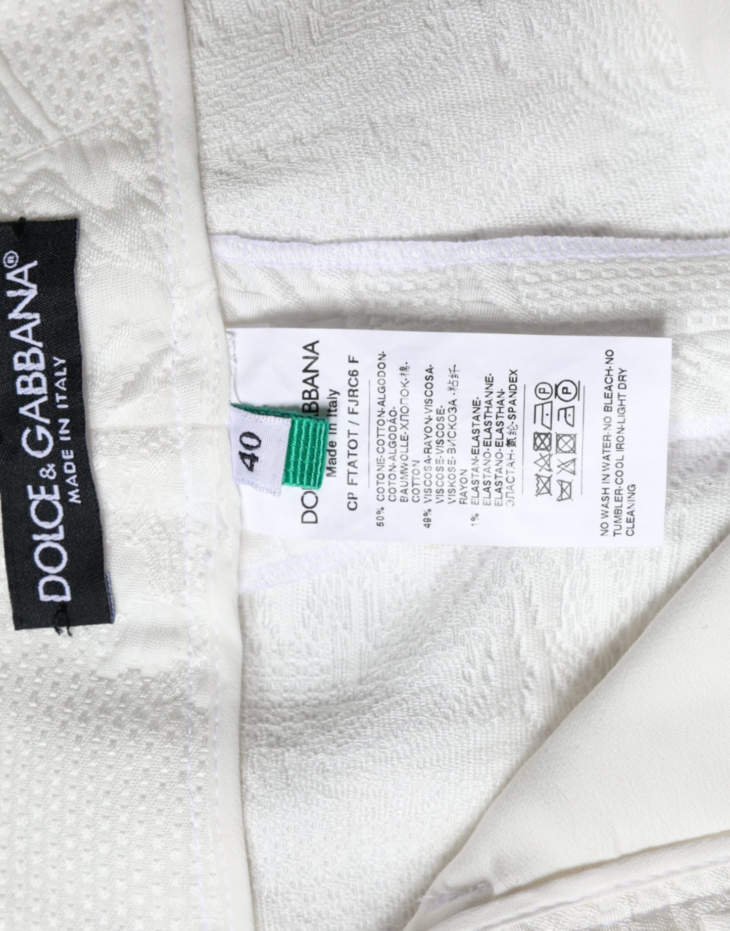 Dolce & Gabbana – Weiße, kurze Hose aus Baumwollbrokat mit Blumenmuster