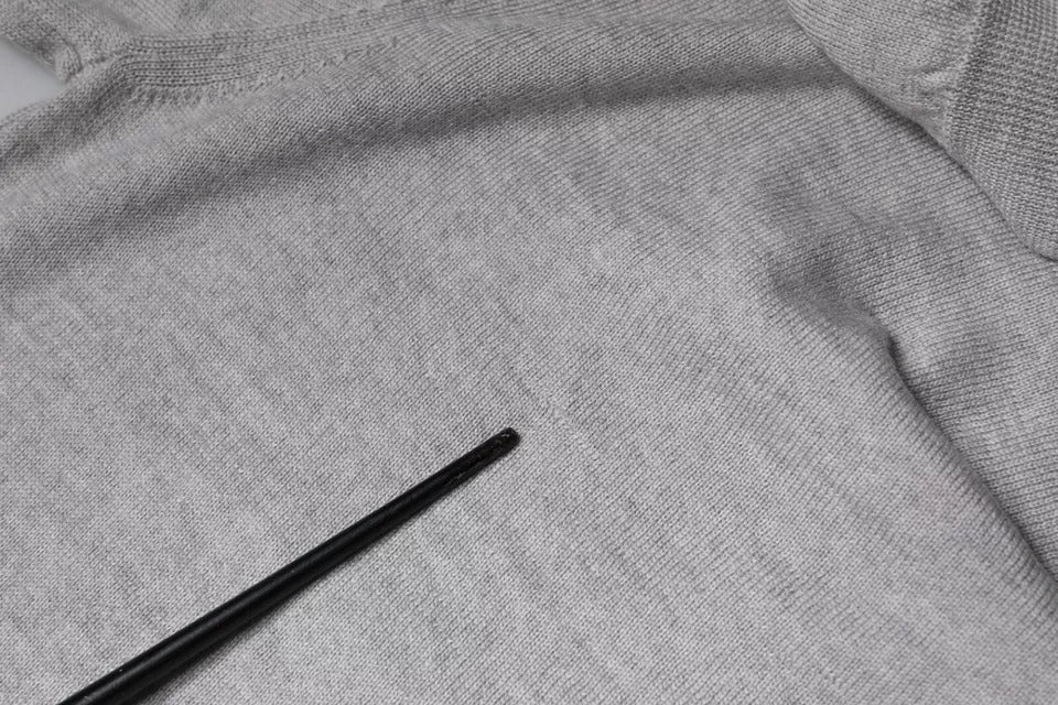 Dolce & Gabbana Hellgrauer Pullover aus Wolle mit Rundhalsausschnitt