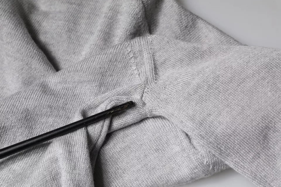 Dolce & Gabbana Hellgrauer Pullover aus Wolle mit Rundhalsausschnitt