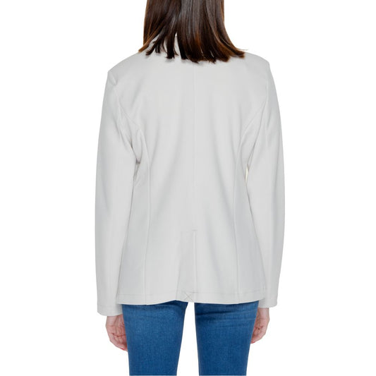 بليزر بوليستر باللون البيج فقط