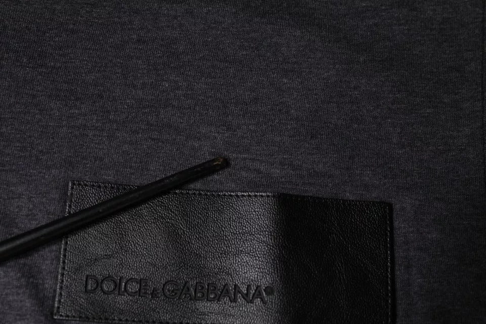 Dolce & Gabbana – Graues T-Shirt aus Baumwolle mit Rundhalsausschnitt und Logo-Patch