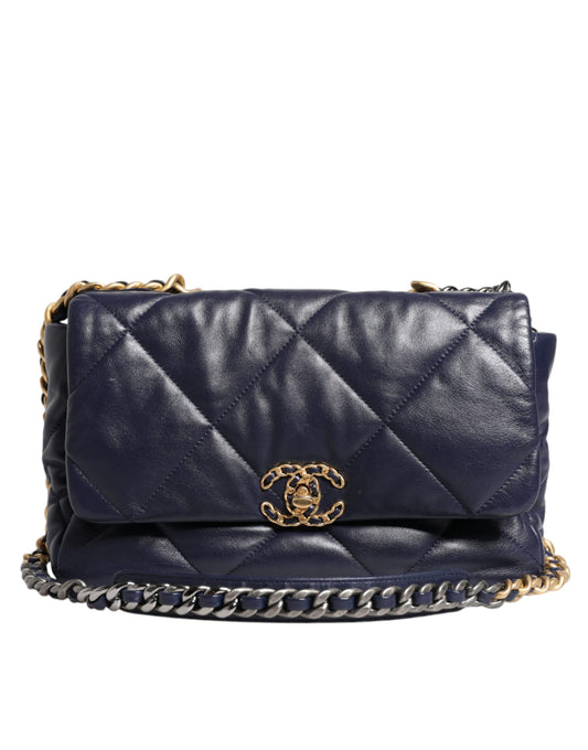 Chanel – Große, gesteppte Umhängetasche aus blauem Leder mit Kette