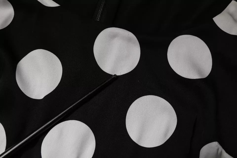 Dolce & Gabbana – Etui-Midikleid aus Seide mit schwarzen und weißen Punkten