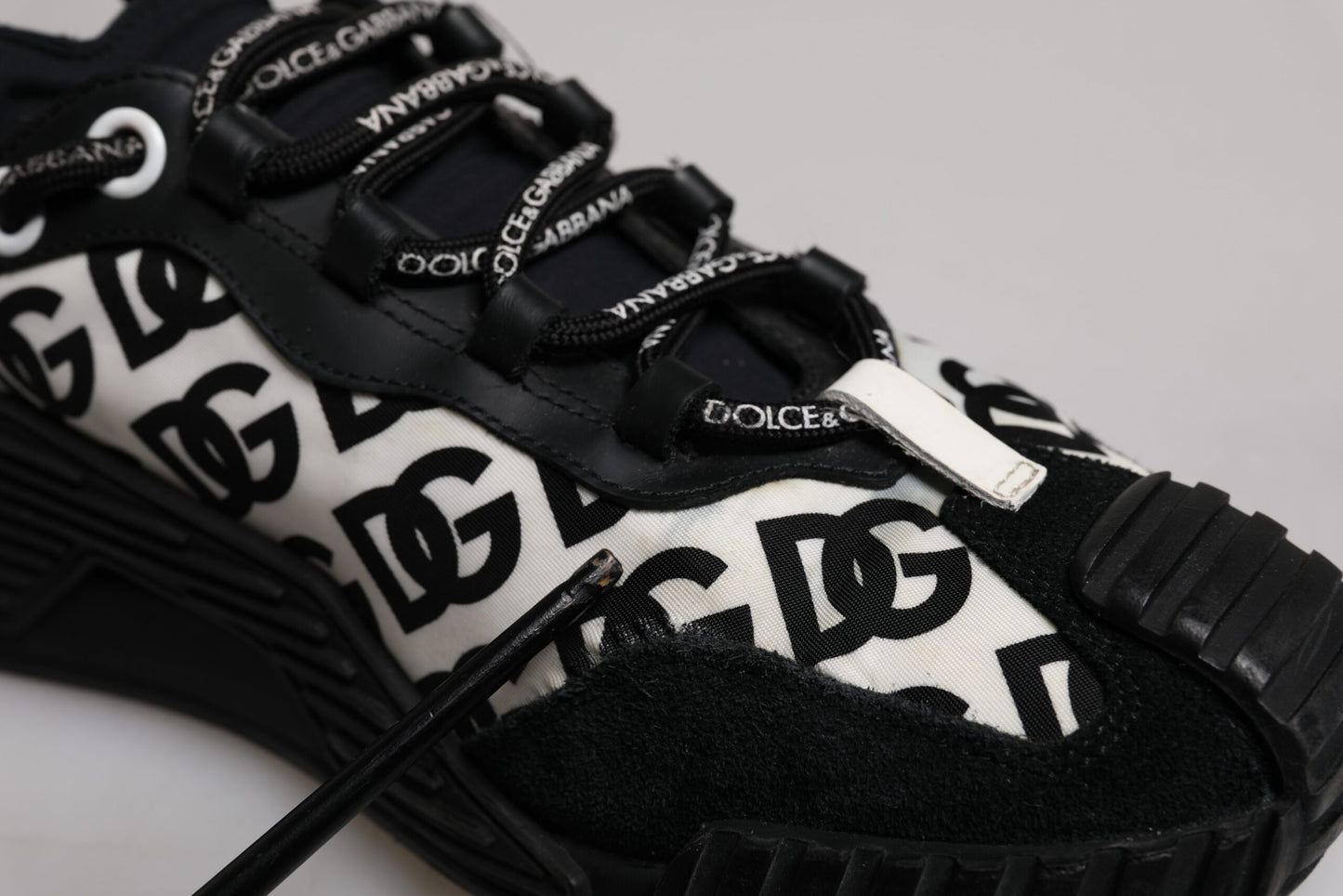 Dolce & Gabbana – Schwarze, niedrige NS1-Sneaker mit Logo und Schnürung