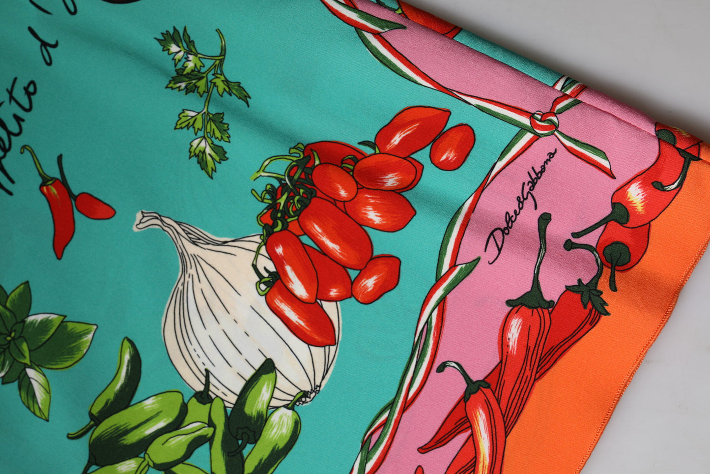 Dolce & Gabbana, mehrfarbiges, ärmelloses Seiden-Tanktop mit Blumenmuster