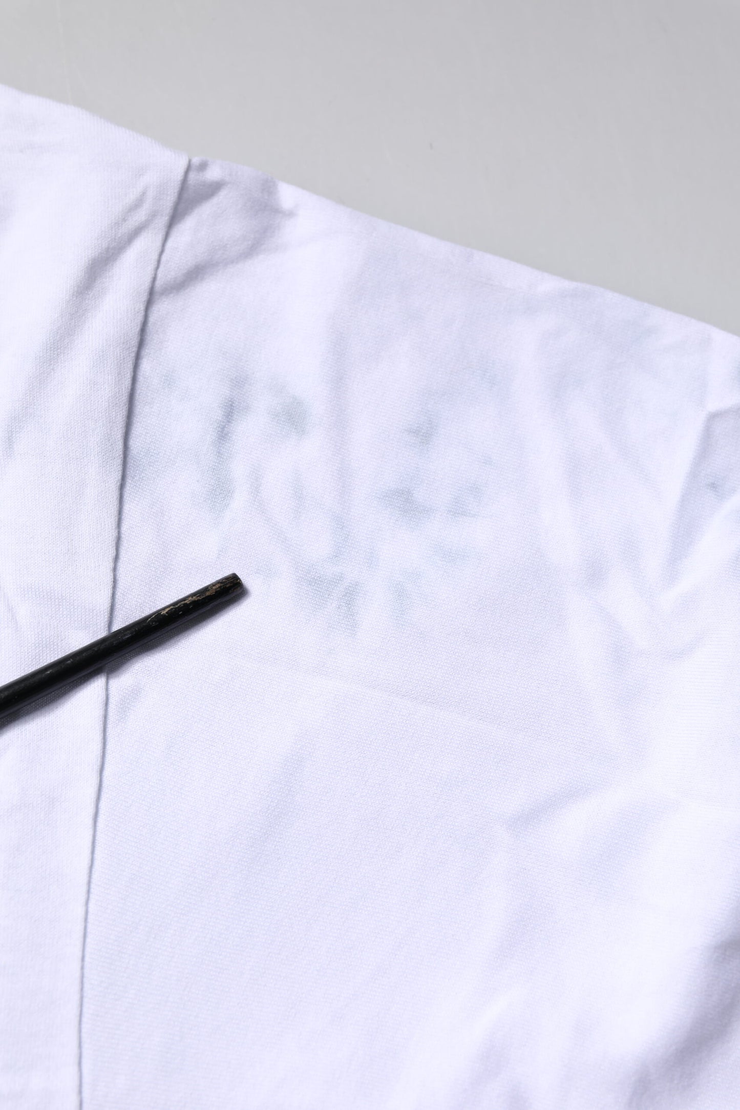 Dolce & Gabbana – Weißes, bedrucktes T-Shirt aus Baumwolle mit Rundhalsausschnitt und Schnürung