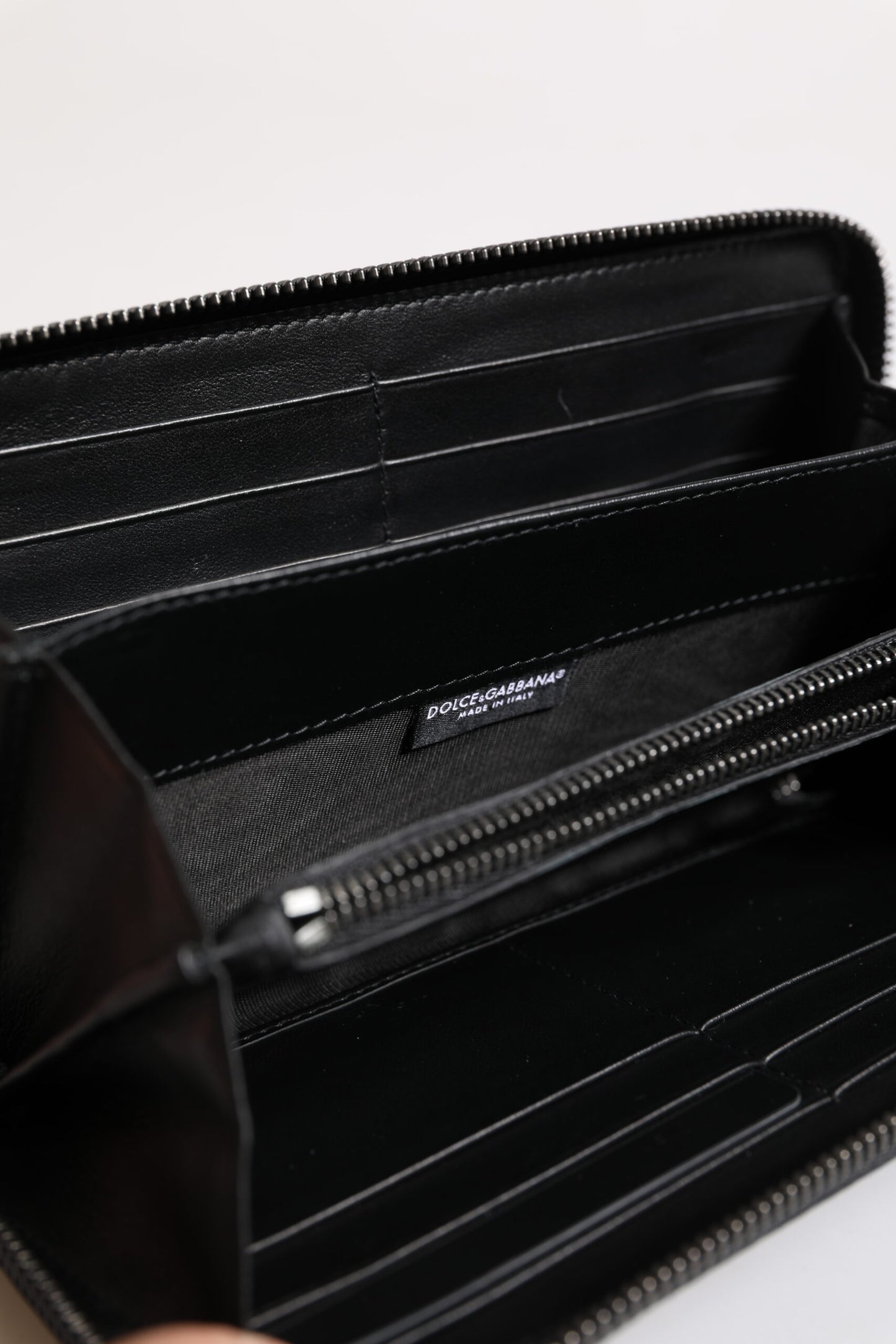 Dolce & Gabbana – Kontinentale Geldbörse aus exotischem Leder mit Prägung in Schwarz und Blau