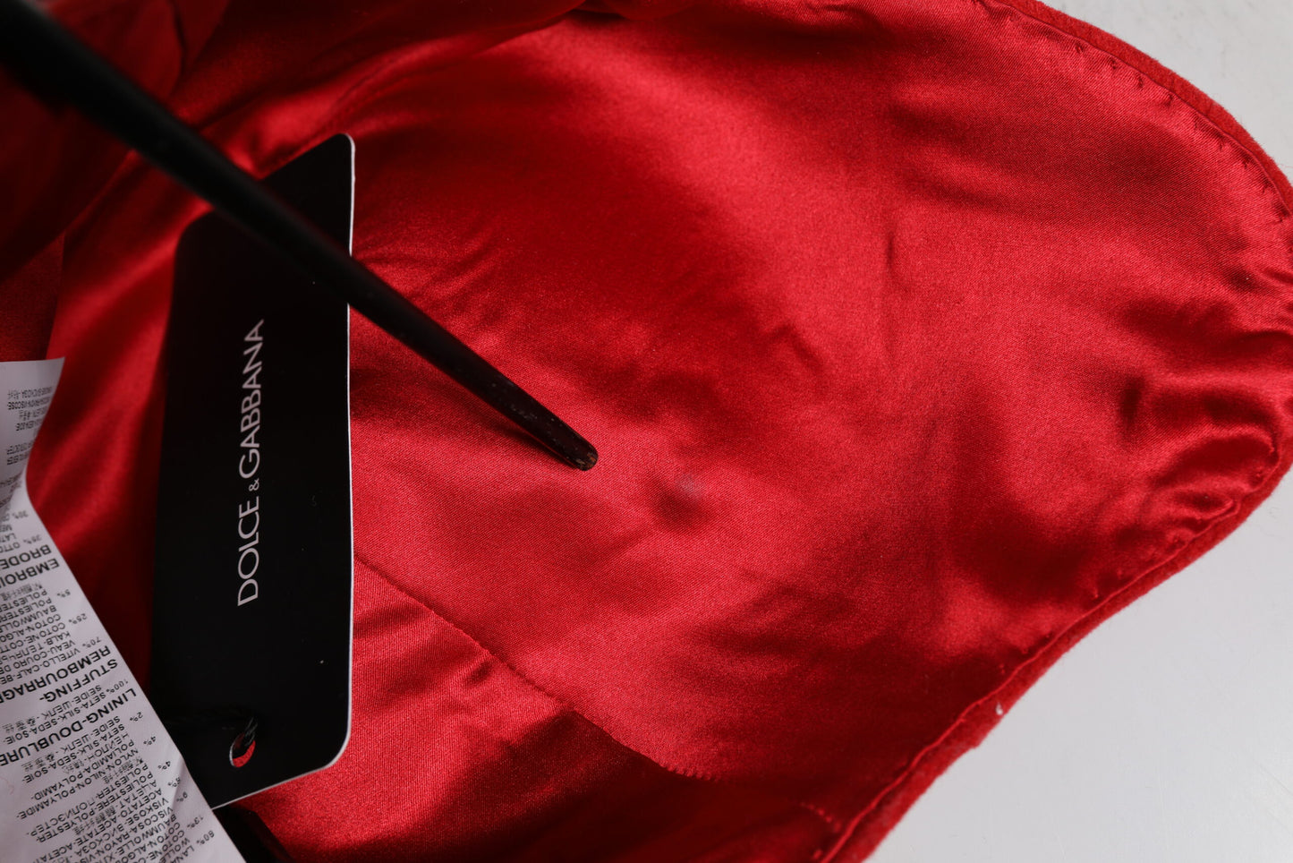 Dolce & Gabbana – Hut mit roter Kristall- und Goldrosenbrosche