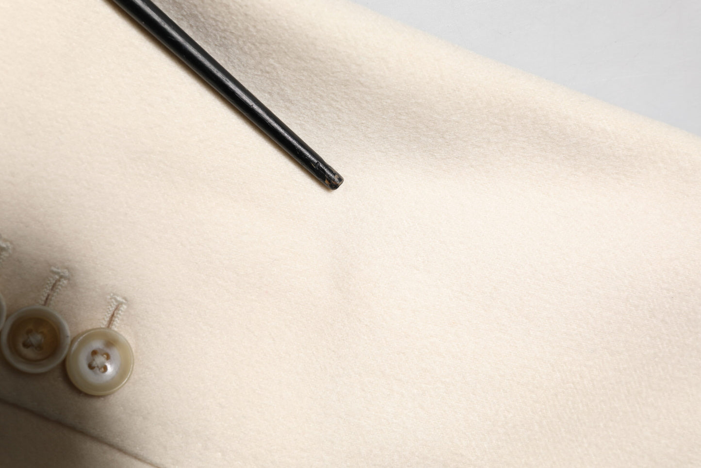 Dolce & Gabbana – Zweireihiger Blazer aus Kaschmir in Beige