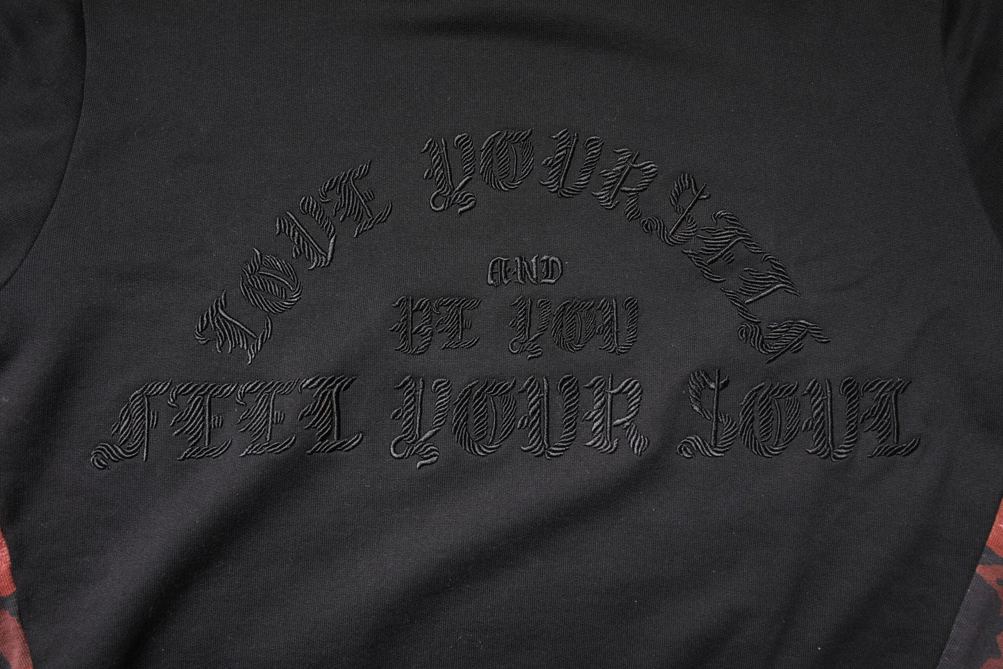 Dolce & Gabbana – Schwarzer Pullover mit Rundhalsausschnitt und Stickerei