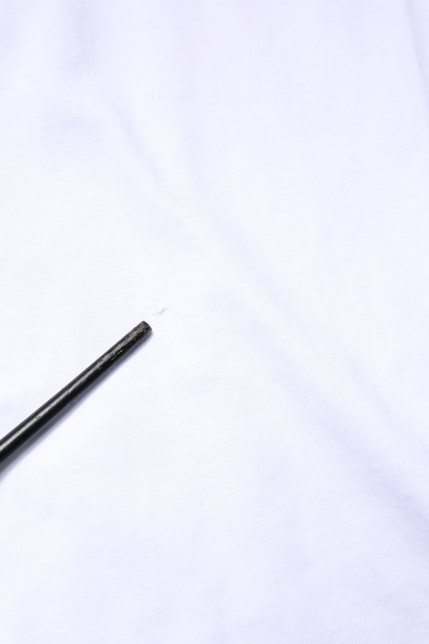 Dolce & Gabbana – Weißes Baumwoll-T-Shirt mit DG-Stickerei und Rundhalsausschnitt