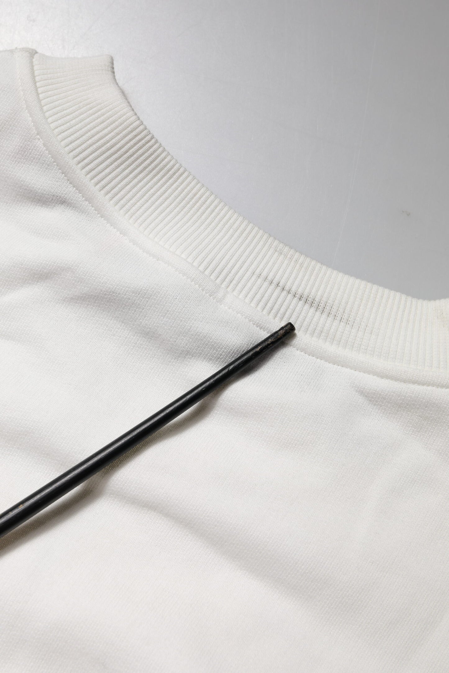 Dolce & Gabbana – Weißer Baumwollpullover mit Rundhalsausschnitt und geprägtem Logo