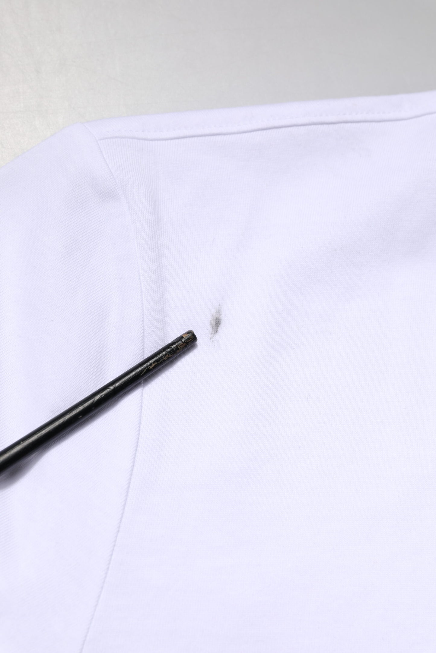 Dolce & Gabbana – Weißes T-Shirt mit Rundhalsausschnitt und Logo-Stickerei