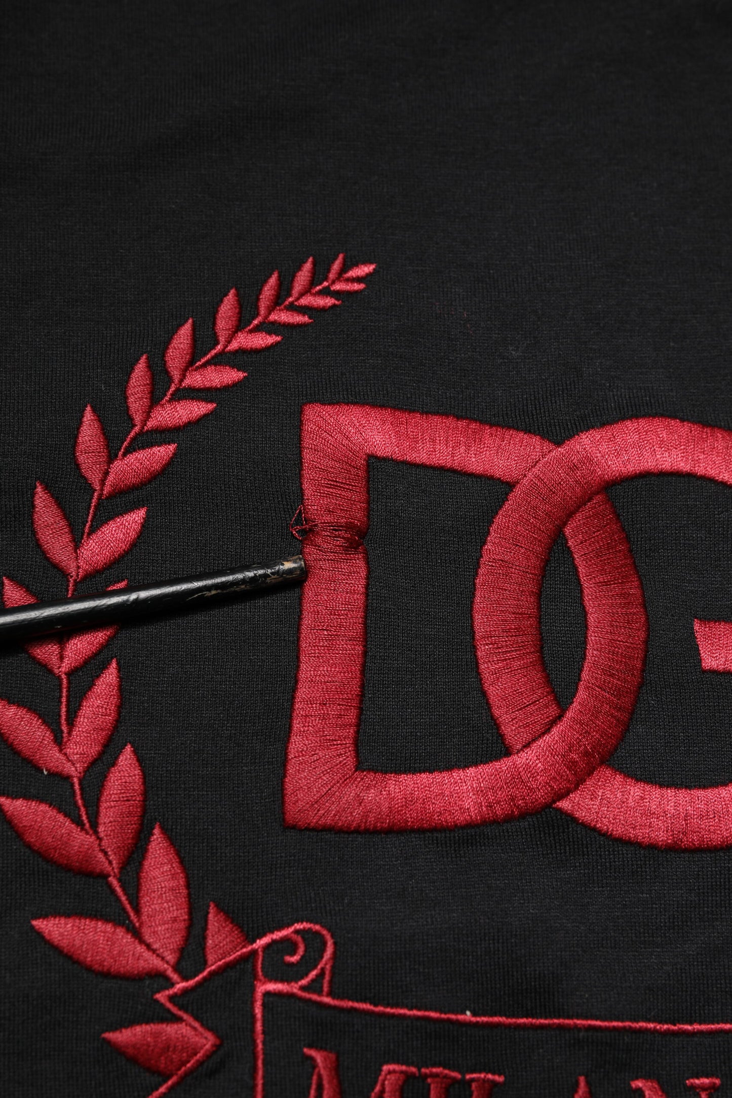 Dolce & Gabbana – Schwarzes, besticktes T-Shirt aus Baumwolle mit Rundhalsausschnitt