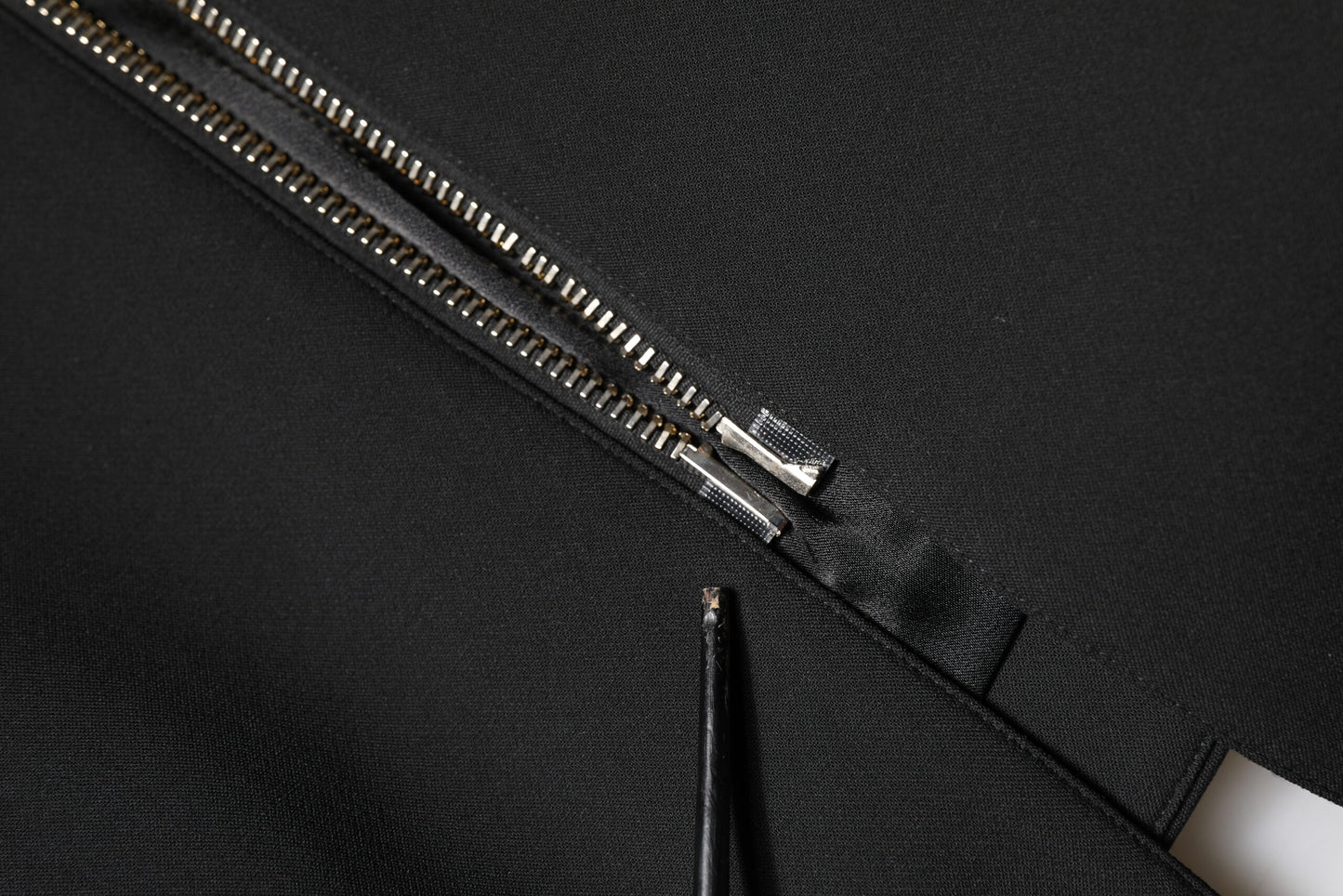 Les Hommes – Schwarze, einreihige Trenchcoat-Jacke aus Polyester