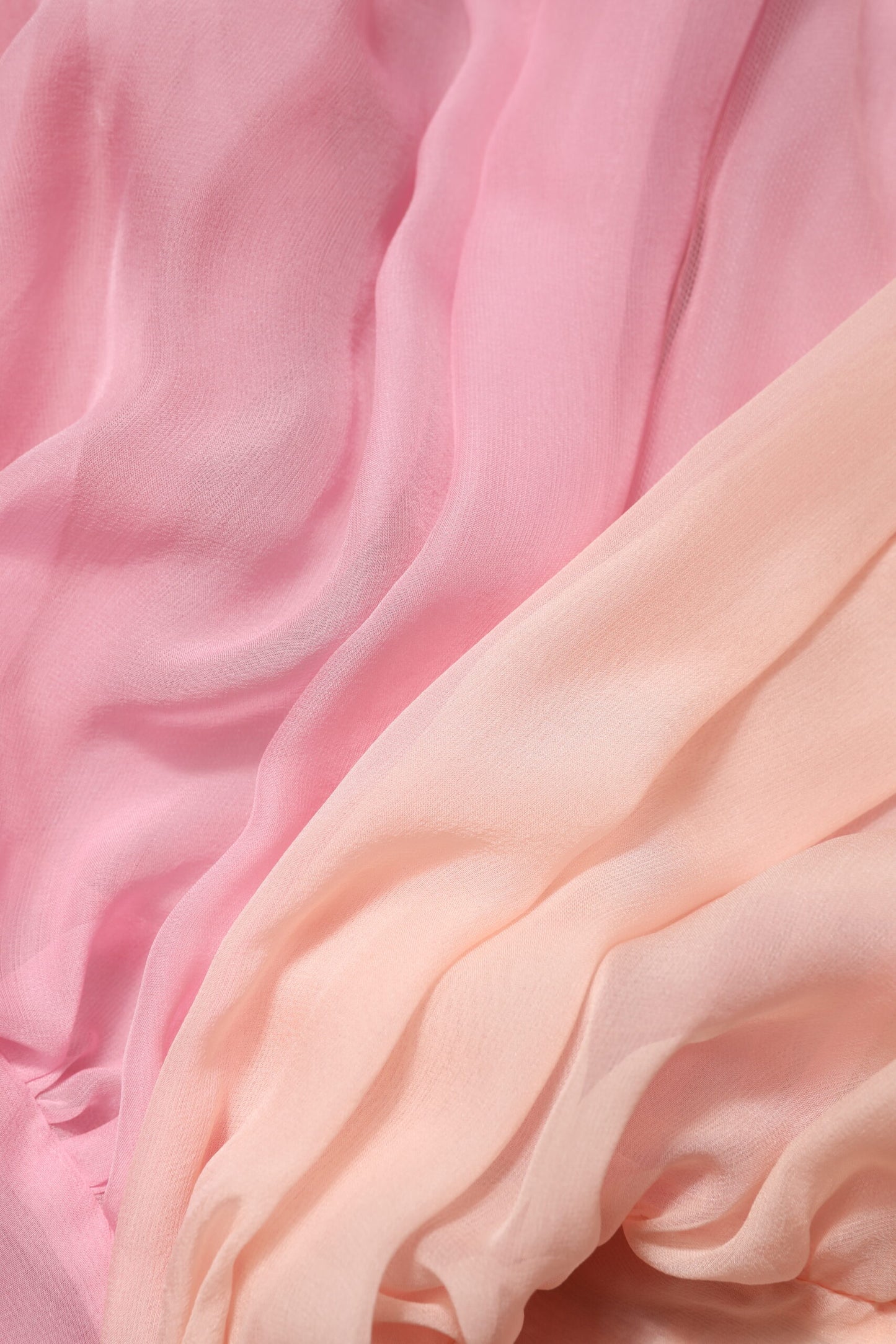 Dolce & Gabbana – Rosa Blusenoberteil mit tiefem V-Ausschnitt und langen Ärmeln