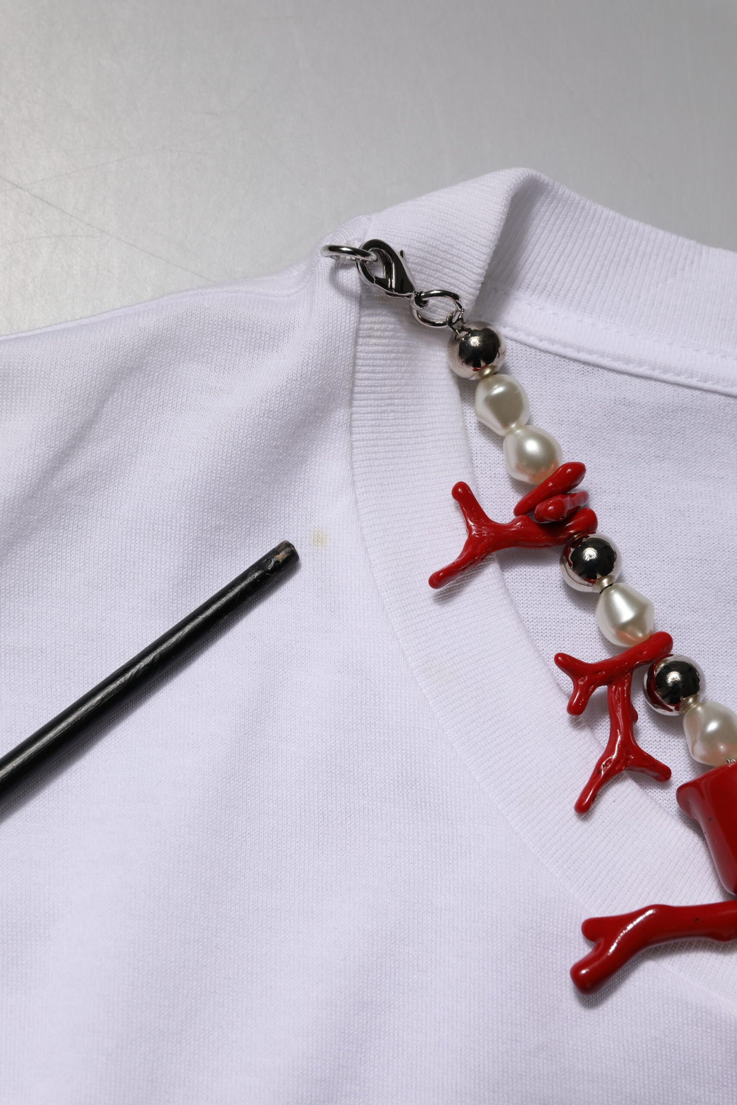 Dolce & Gabbana – Weißes, verziertes Baumwoll-T-Shirt mit Rundhalsausschnitt