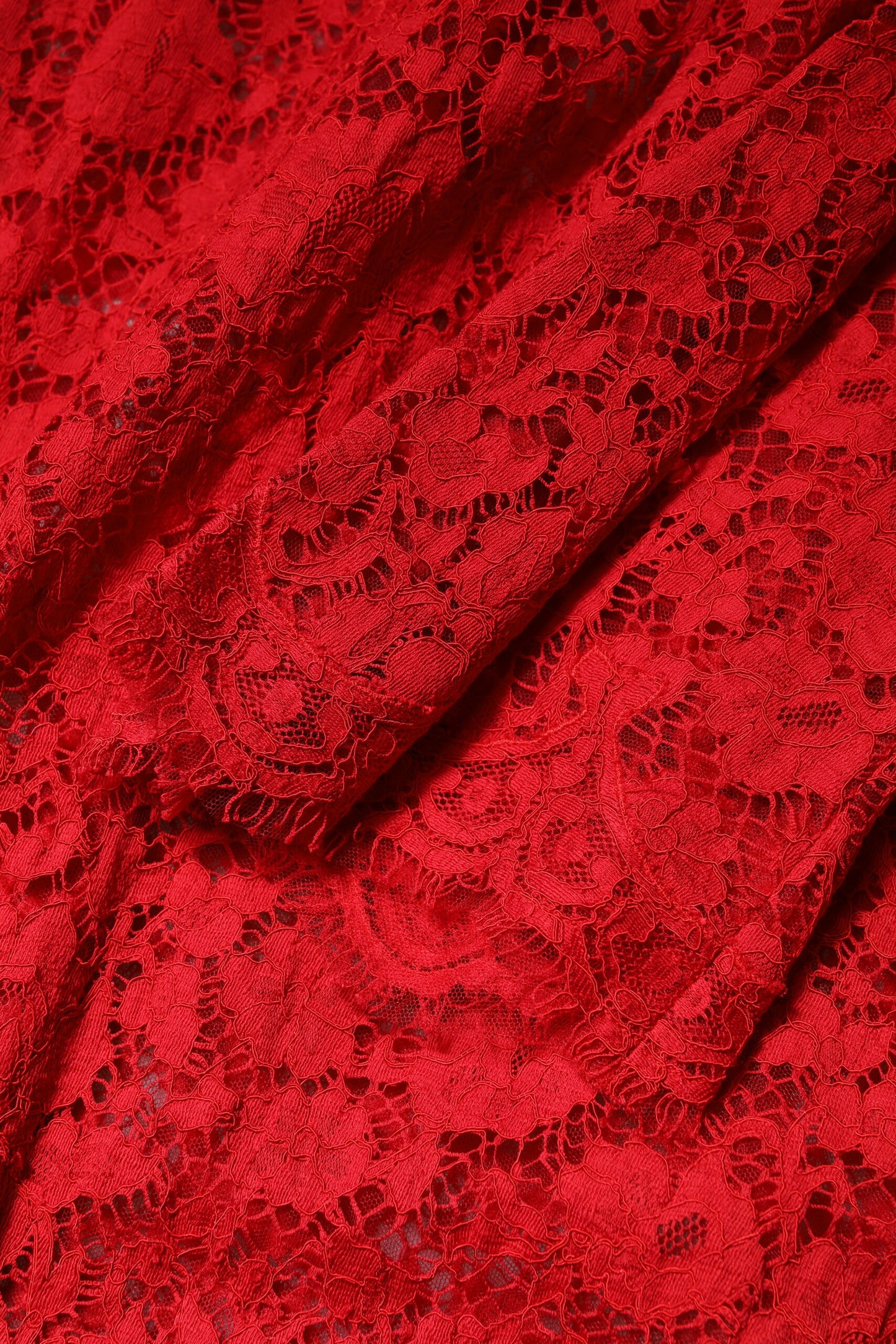Dolce & Gabbana – Rotes Kleid mit Blumenspitze und Strassverzierung
