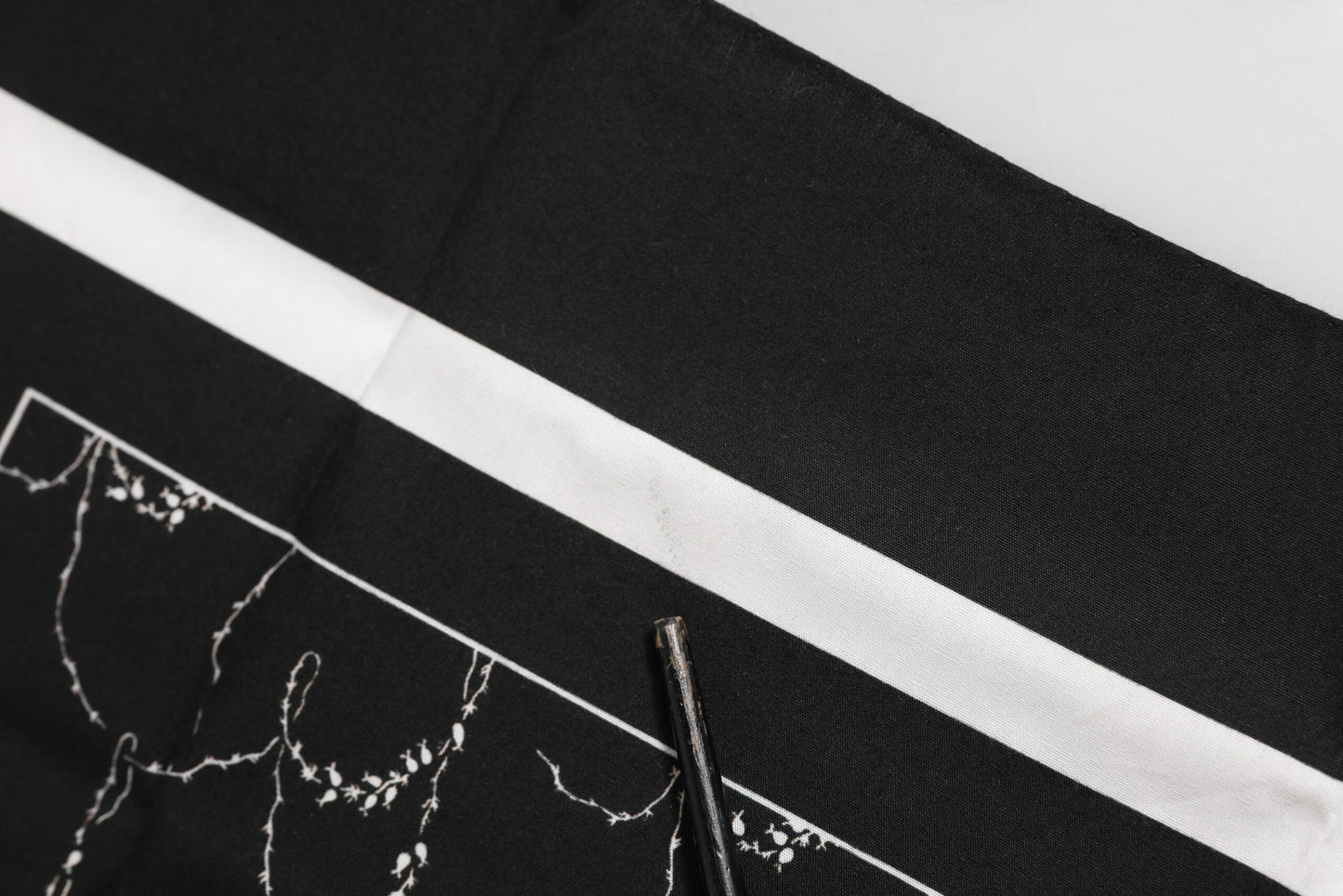 Dolce & Gabbana – Schwarz-weiß bedruckter quadratischer Foulardschal