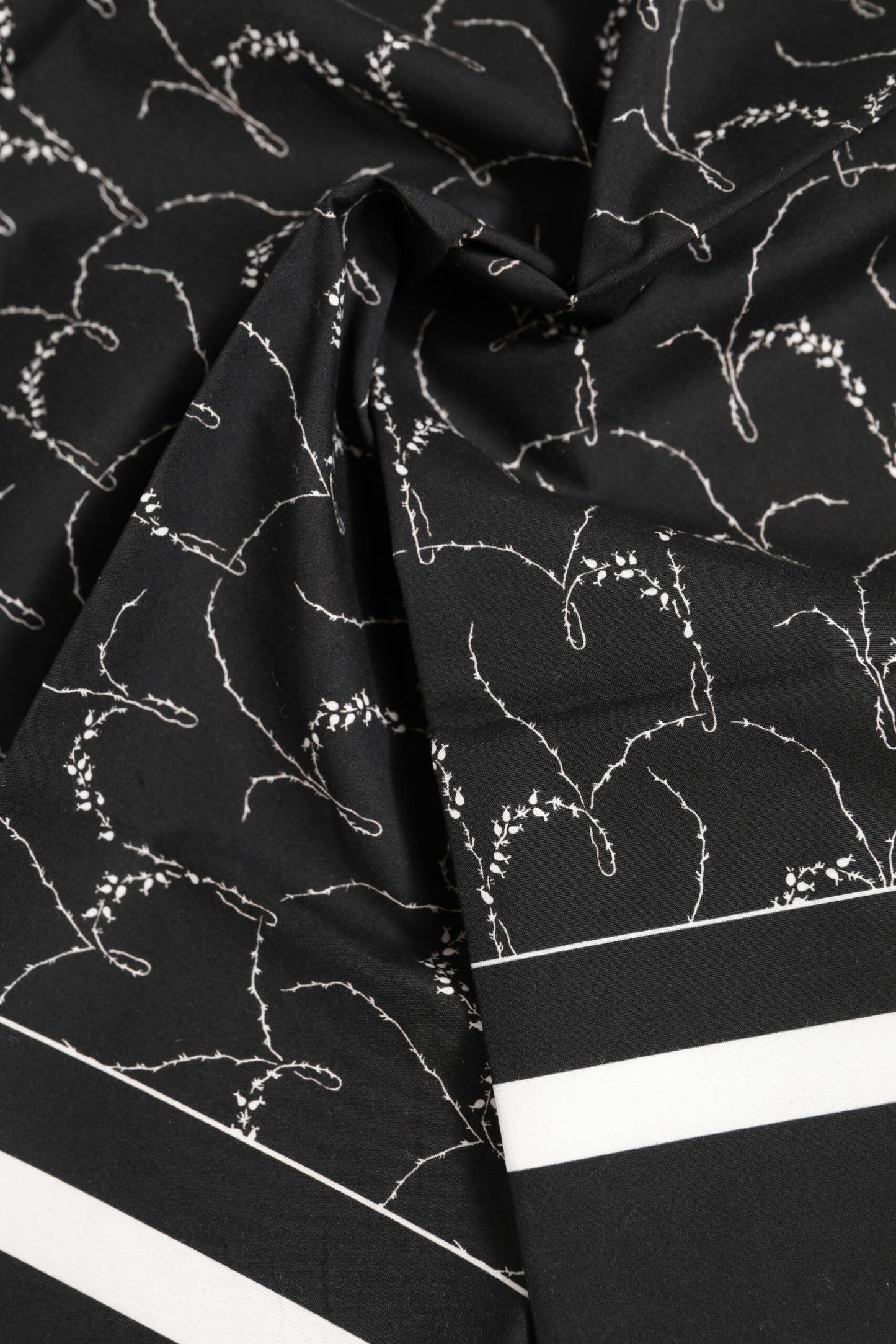 Dolce & Gabbana Schwarz-Weiß bedruckter quadratischer Herren-Foulardschal