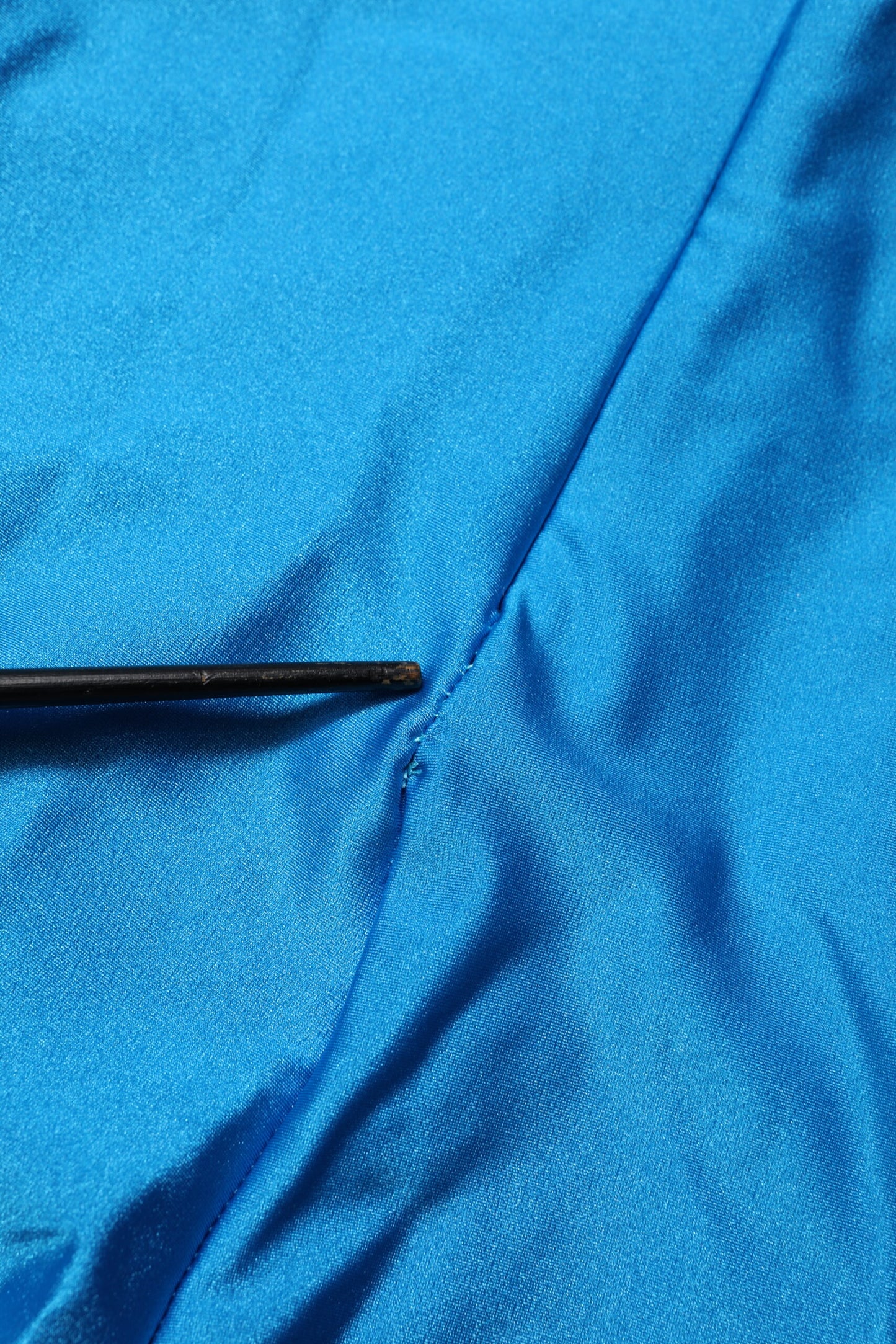 Dolce & Gabbana, blaues, figurbetontes Jumpsuit-Kleid aus Nylon mit Rollkragen